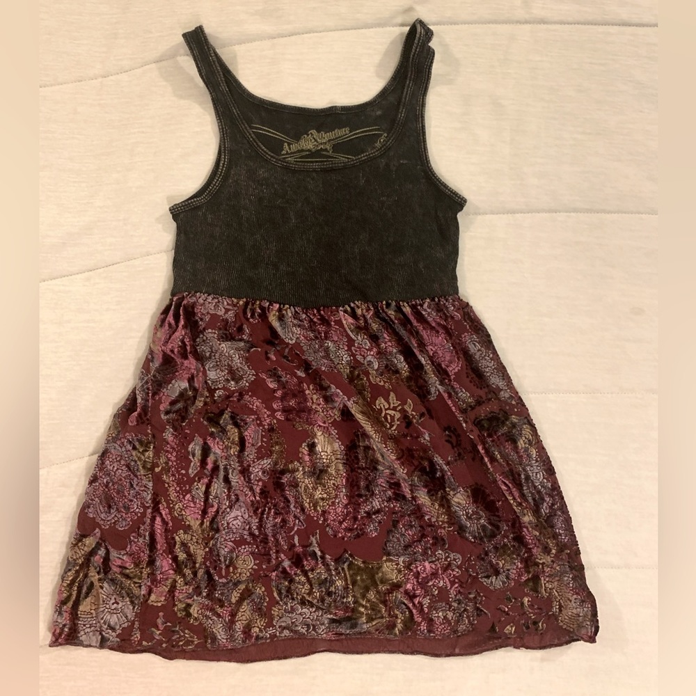 Women’s Babydoll top w/ velvet floral detail, size XS/S